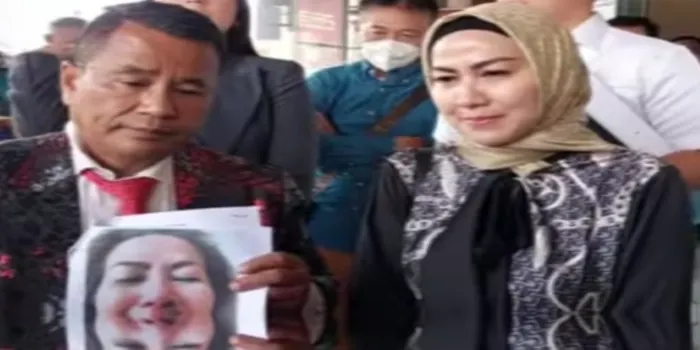 Hotman Paris Ungkap Alasan Venna Melinda Gugat Cerai Ferry Irawan