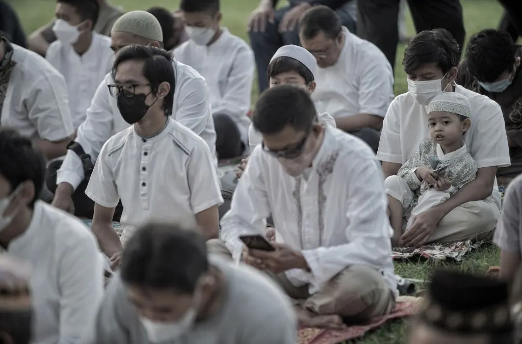 Shalat Idul Adha di Lapangan Gasibu, Kota Bandung. Berdasarkan SKB 3 Menteri tentang hari Libur Nasional dan Cuti Bersama Tahun 2023, Hari Raya Idul Adha 1444 H jatuh pada 29 Juni 2023.