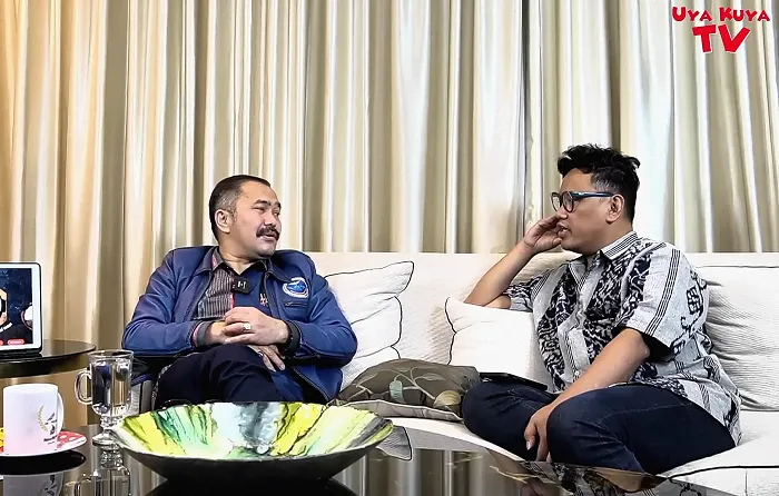 Pengacara Kamaruddin Simanjuntak dan selebritis Uya Kuya dilaporkan ke polisi lantaran menyebut polisi sebagai pengabdi mafia.