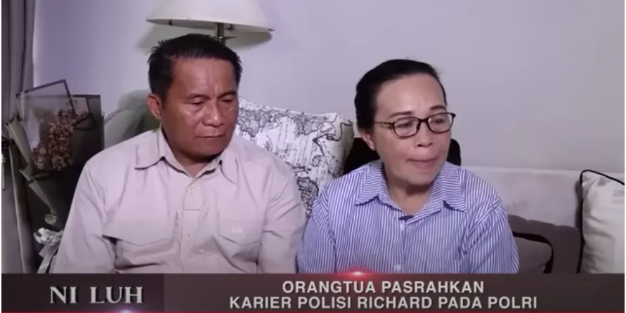 Sosok kedua orang tua Richard Eliezer Pudihang saat diwawancarai.(Tangkap Layar YouTube Ni Luh)