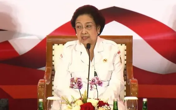 Megawati mempertanyakan kepada ibu-ibu yang masih suka budaya ikut pengajian, akan diapakan nanti anaknya.