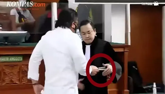 Usai Divonis Hukuman Mati, Ferdy Sambo Wasiatkan Buku Hitam pada Kuasa Hukum, Sesuai Prediksi Ahli?.(Tangkap Layar YouTube KOMPASTV)