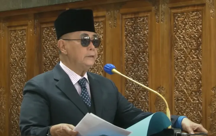 Pimpinan Pondok Pesantren Al Zaytun, Panji Gumilang mengecam tindakan pemerintah yang memblokir ratusan rekening miliknya.