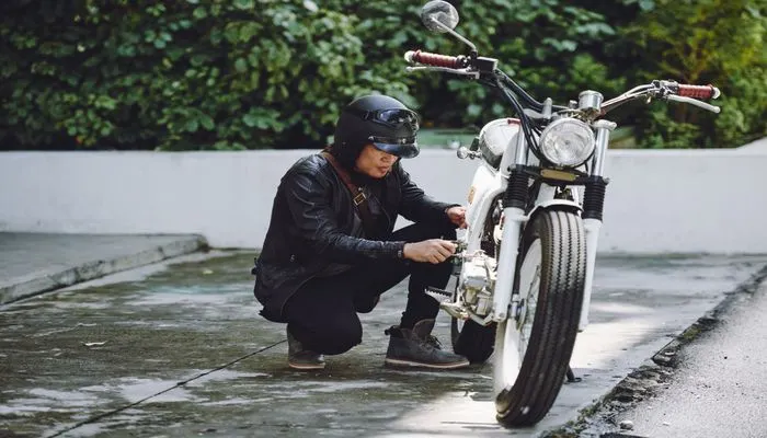 Ilustrasi tanda motor harus turun mesin