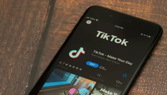 Shadowban sendiri adalah larangan pembatasan akun di platform TikTok. Para UMKM mengeluh pencarian uang hasil transaksi yang lama.