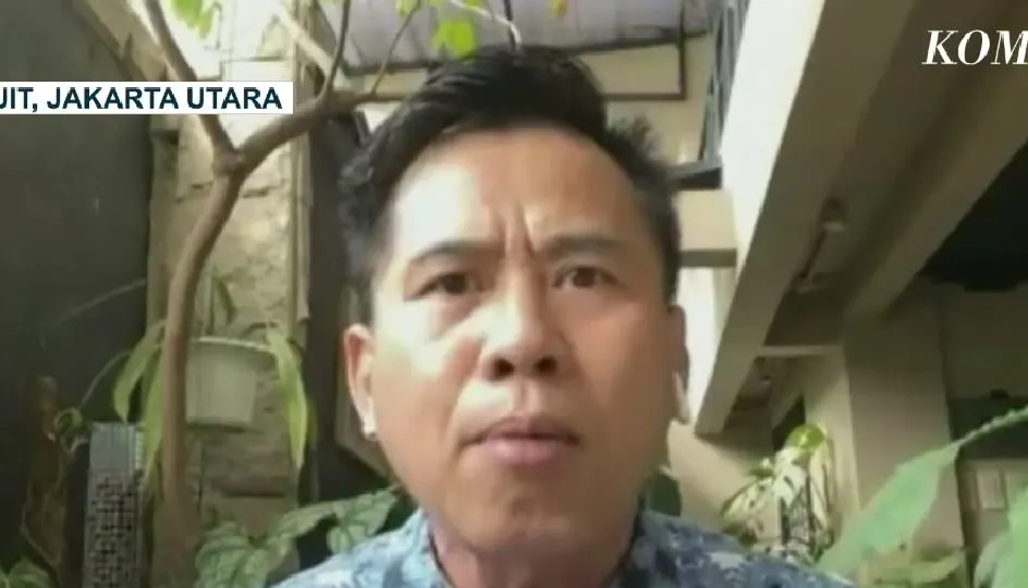 Mengenai demo yang dilakukan oleh pekerja ruko yang serobot bahu jalan, Ketua RT 011 Kelurahan Pluit yakni Riang Prasetyo beri penjelasan.