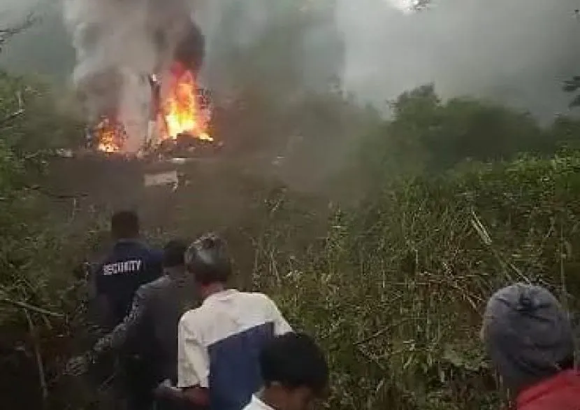 Rekaman video adanya helikopter jatuh di Rancabali, Bandung belakang ramai dibicarakan. Rekaman video itu beredar di media sosial pada hari ini, Ahad, 28 Mei 2023.
