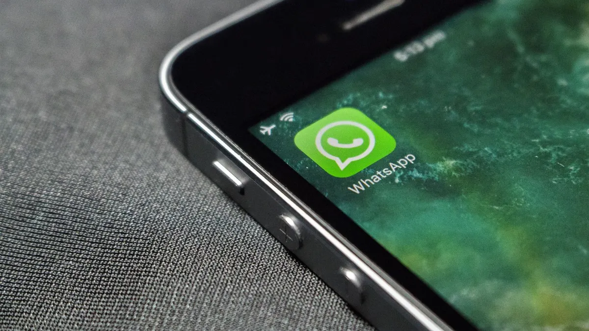 Ilustrasi WhatsApp di Smartphone