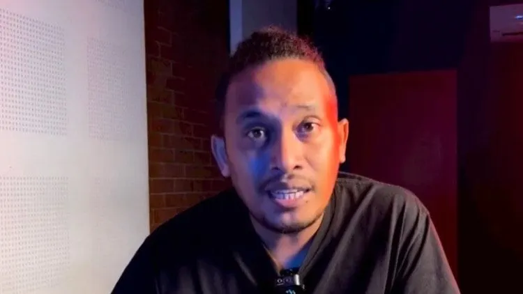 Komika Abdur Arsyad mengungkapkan pandangannya terkait kegagalan Indonesia sebagai tuan rumah Piala Dunia U-20 pada tahun 2023.