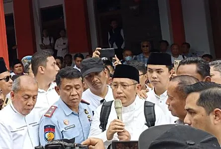Anas Urbaningrum saat keluar dari Lapas Sukamiskin Bandung