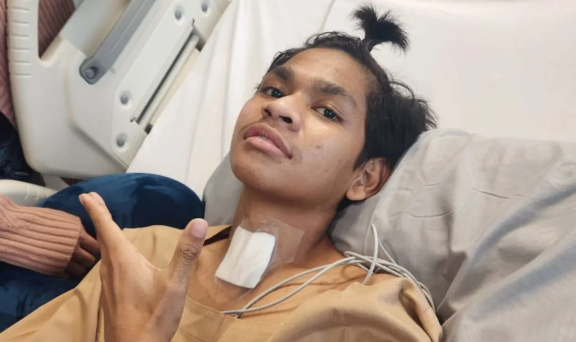 David lepas tabung pernapasan di leher