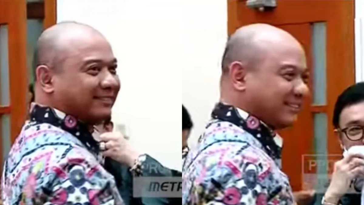 Irjen Teddy Minahasa resmi dijatuhi hukuman mati usai menjalani sidang dengan kasus penyalahgunaan narkoba. Tampak Irjen Teddy Minahasa tersenyum meresponi jatuhan vonis kepada dirinya.