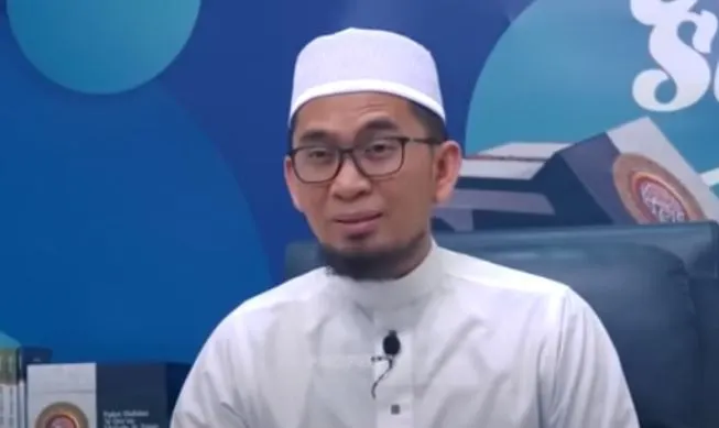Dalam ceramahnya, Ustaz Adi Hidayat menyebutkan bahwa jika umat Islam hendak bersedekah maka harus memberikan yang terbaik.