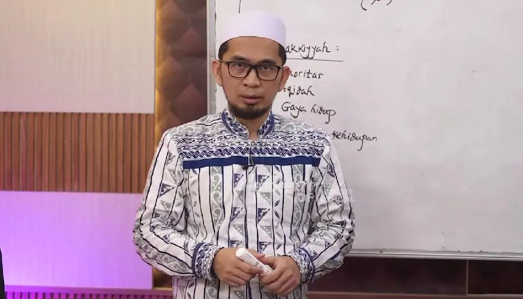 Pendakwah Ustaz Adi Hidayat.