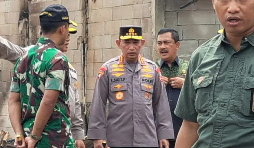 Kapolri Jenderal Listyo Sigit Prabowo di lokasi kebakaran Depo Pertamina Plumpang