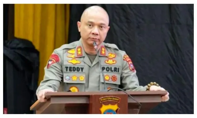 Sosok perwira tinggi Polri yang tengah terjerat kasus penyalahgunaan narkotika Irjen Teddy Minahasa tengah jadi sorotan.