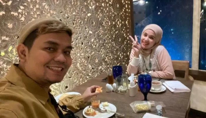 Presenter kondang Indra Bekti menyangkal pemicu sang istri, Aldila Jelita menggugat cerai dirinya karena permasalahan masa lalu.