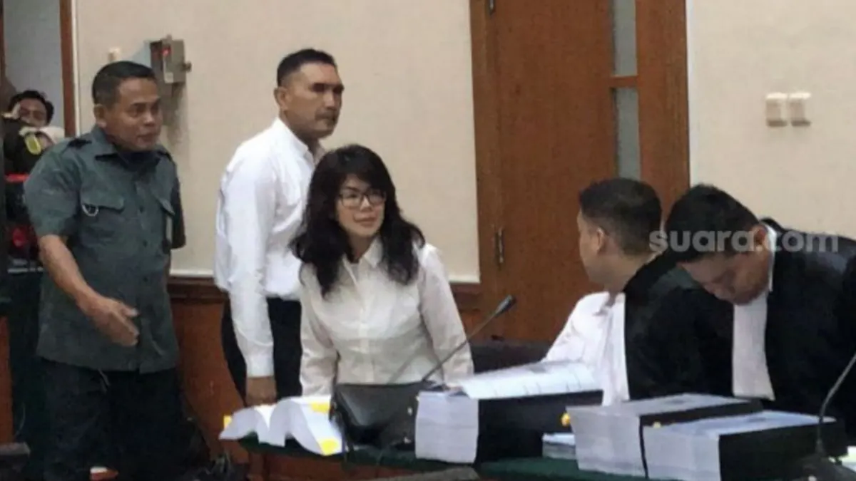Mami Linda mengatakan tidak ada hubungan keluarga, namun ia mengaku memiliki hubungan spesial dengan Teddy Minahasa.