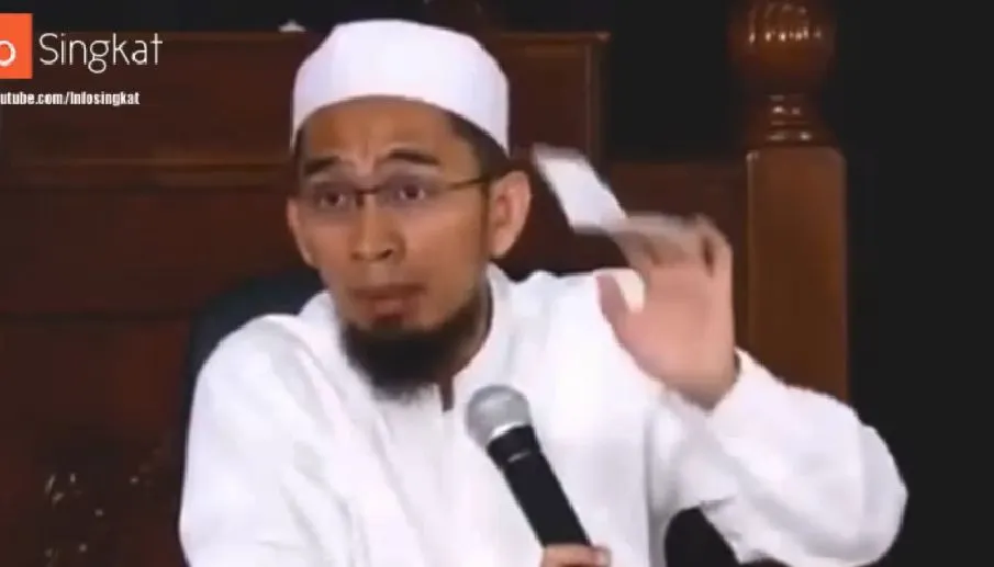 Ustaz Adi Hidayat saat memberikan ceramah.