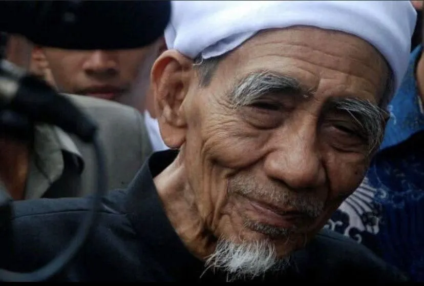 Potret ulama karismatik KH Maimun Zubair atau Mbah Moen.