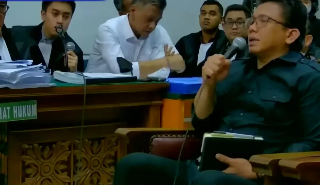 Ferdy Sambo setia membawa buku hitam miliknya dalam setiap persidangan