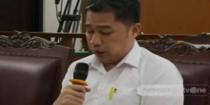 Tangis Arif Rachman meminta maaf kepada istri dan keluarga di persidangan