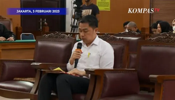 Di nota pembelaan melalui pengacaranya, Arif Rachman ungkap salah satu anaknya menderita penyakit gangguan darah yakni hemofilia. 