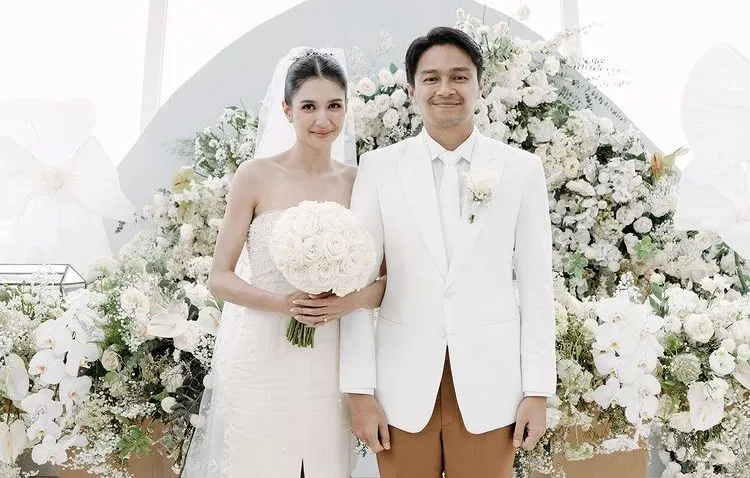 Agama Mikha Tambayong mendadak menjadi pencarian netizen baru-baru ini setelah melangsungkan pernikahan dengan aktor Deva Mahenra.