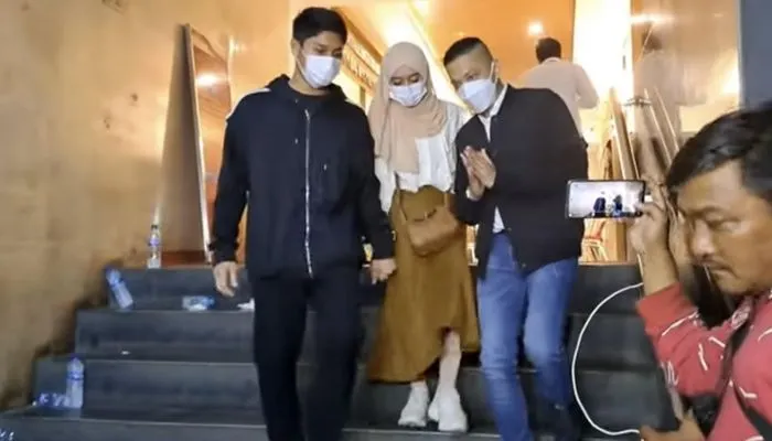 Rizky Billar dan Lesti Kejora Kembali  Datangi Polda Metro Jaya Semalam, Ada Apa? 