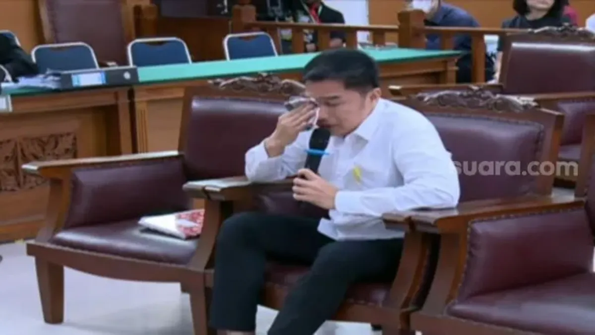 Mantan Wakaden B Paminal Arif Rahman Arifin menangis di sidang obstruction of justice kasus Brigadir Yosua Hutabarat, Jumat, 13 Januari 2023.