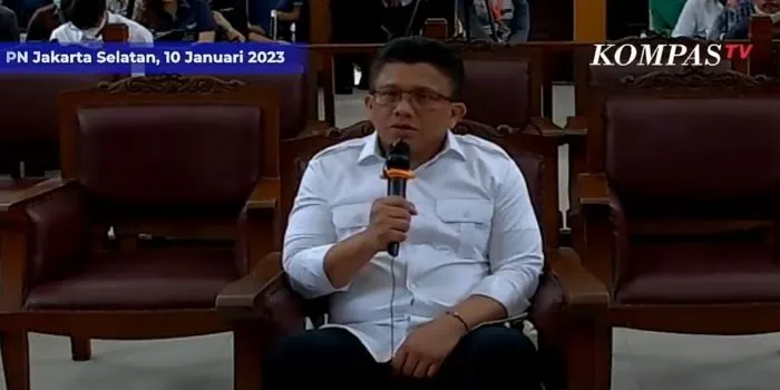 Ada Saja Taktik Ferdy Sambo, Ahli Katakan Kali Ini Gunakan Strategi Nerd Defence Menggunakan Kacamata