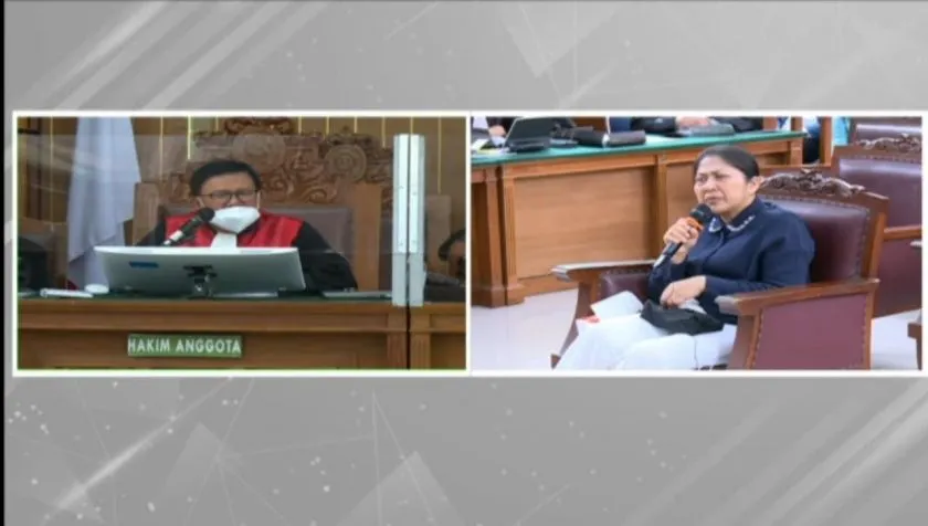 Majelis hakim menegur Putri Candrawathi yang sudah terlalu banyak menangis selama menjawab pertanyaan.