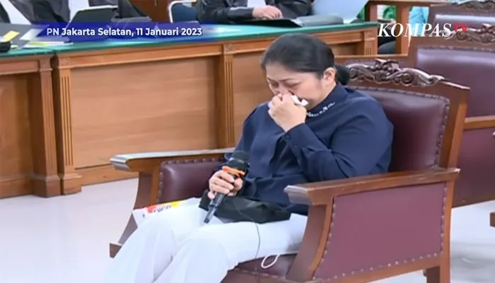 Terus Menangis Ceritakan Dugaan Pelecehan, Putri Candrawathi Ditenangkan Hakim: Lama-lama Hakimnya Ikut Nangis
