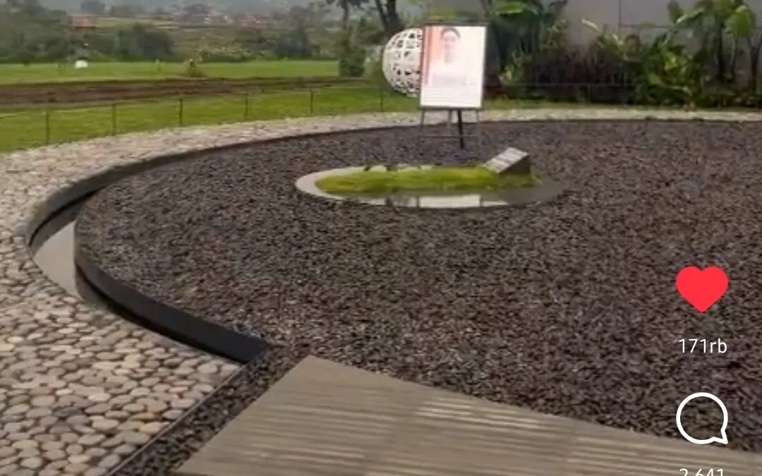 Viral! Makam Eril Muncul Sebuah Mata Air, Ridwan Kamil Memanfaatkannya Untuk kebutuhan Warga