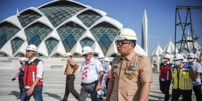 Pembangunan Masjid Al Jabbar terus disoal, Warganet Nagih Janji ke Ridwan Kamil