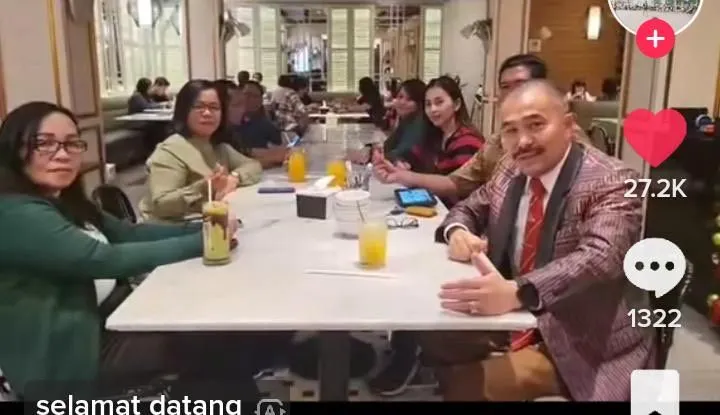Dipertemukan dalam Satu Meja, Ayah Brigadir Yosua Beri Pesan Haru pada Orang Tua Bharada E