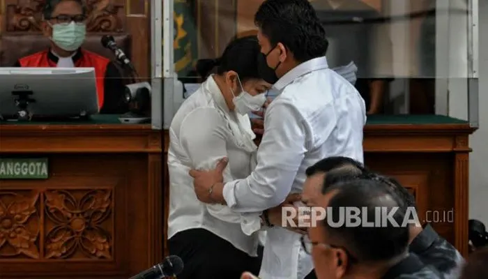 Ferdy Sambo mengatakan akan berkata jujur demi istrinya, Putri Candrawathi, bebas dan tidak dijadikan tersangka dalam kasus pembunuhan Brigadir J.