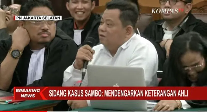 Kuat Ma'ruf kembali membuat suasana sidang menjadi riuh karena mengundang gelak tawa di persidangan saat dihadirkan Ahli Psikologi.