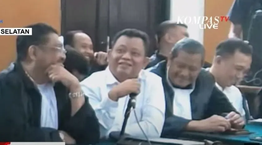 Kelakuan ART Ferdy Sambo, Kuat Maruf, membuat seisi rungan sidang tertawa karena tanggapannya ke hakim.