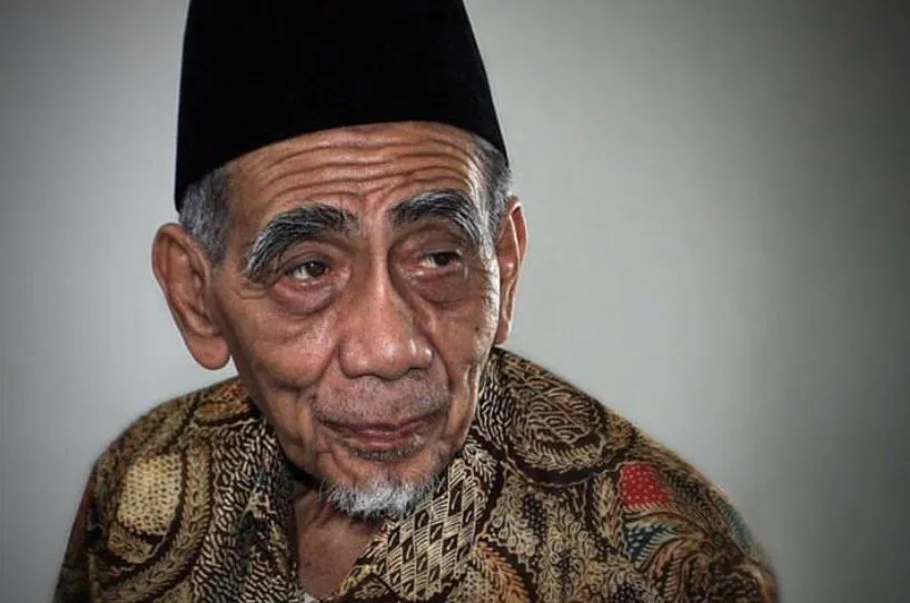 KH Maimun Zubair alias Mbah Moen pernah menceritakan di umur berapa seorang manusia akan ditakdirkan kaya atau miskin.