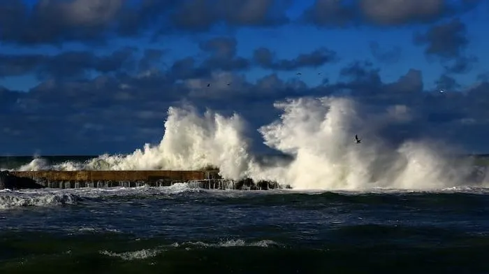 Waspada! Ancaman Tsunami 34 Meter Berpotensi Terjang Pantai Selatan Jawa Barat