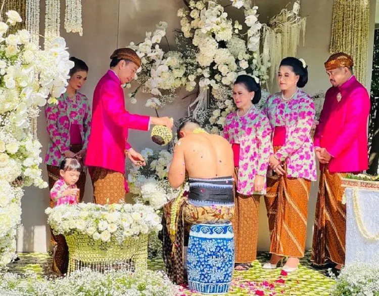 Begini bagian dari prosesi pernikahan putra bungsu Presiden Jokowi, Kaesang Pangarep, dan Erina Gudono
