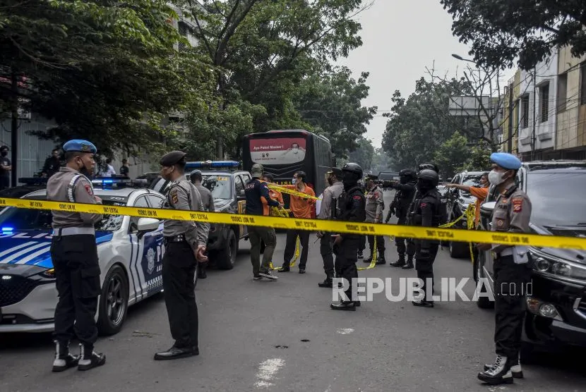 Kesembilan korban bom bunuh diri di Bandung terdiri dari delapan personel kepolisian dan satu orang masyarakat sipil.