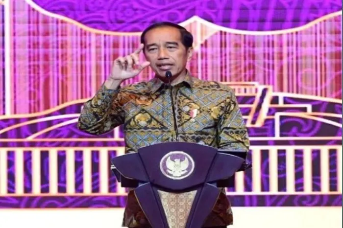 Tertawa Saat Ditanya Kelanjutan Kasus Kanjuruhan, Jokowi Jadi Sorotan Netizen: Dia Pikir Tragedi Itu Lucu
