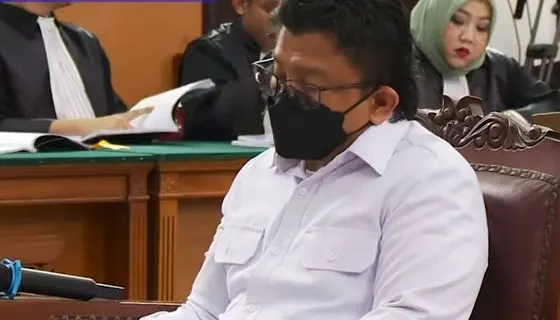 Mullet, netizen soroti rambut Ferdy Sambo nampak panjang ke belakang dengan potongan tipis di sisi kanan dan kiri.