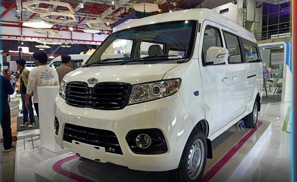 PT Solo Manufaktur Kreasi atau lebih dikenal dengan Esemka memperkenalkan brand terbarunya yakni mobil listrik Bima EV di IIMS 2023.