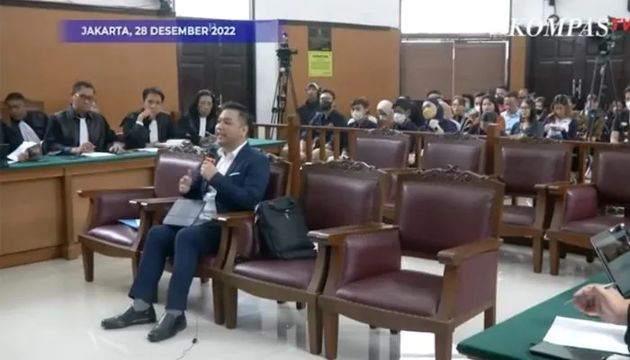 Arti Kata Prodeo Pro Bono dan Ius Curva Novit Yang diucapkan oleh Albert Aries Saat Jadi Saksi Alhli Bharada E