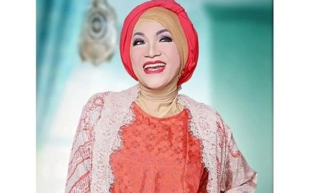 Dorce Gamalama semasa masih hidup