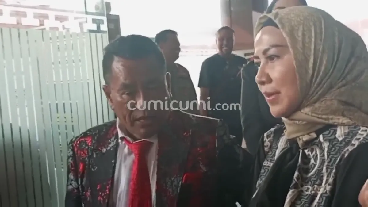 Sejumlah foto yang diyakini Venna Melinda dengan luka di sekitar hidung, membuat warganet terkejut.