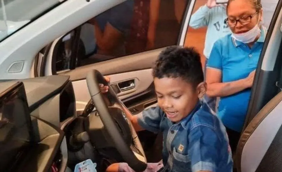 Juara dunia matematika asal NTT Indonesia Caesar Archangels Hendrik Meo Tnunay atau Nono (7) menjadi perhatian publik.( Foto. Tribunmedan ) 